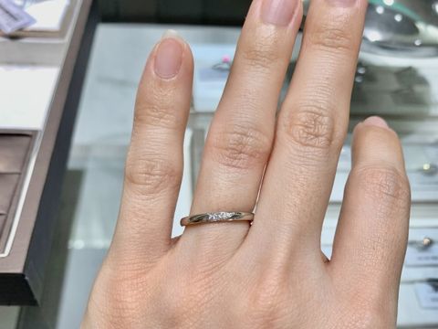 【アイプリモ(I-PRIMO)の口コミ】 元々ストレート型でダイヤモンドが3石ある結婚指輪かつ婚約指輪と重ね付け…