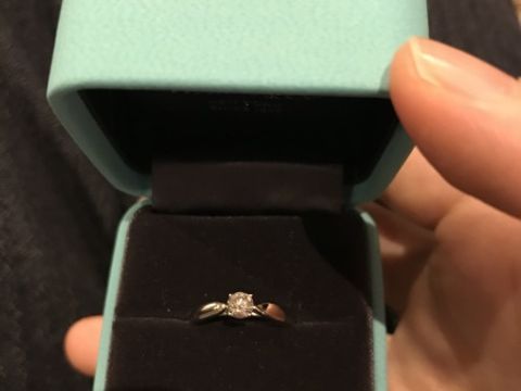【ティファニー(Tiffany & Co.)の口コミ】 ダイヤの存在感がありながらも、可愛さもありとても気に入りました。シン…