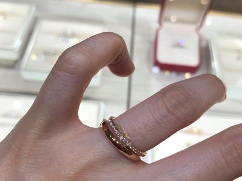 【カルティエ(Cartier)の口コミ】 別のブランドとも迷っており、結婚指輪をシンプルなものとエタニティリン…