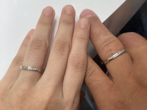 【4℃ BRIDAL(ヨンドシーブライダル)の口コミ】 元々気になっていた斜めダイヤの指輪を試着しました。つけ心地もデザイン…