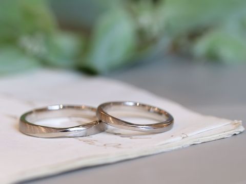 【Jewelry Petit(ジュエリープチ)の口コミ】 デザイナーの担当者さんとお話ししながら進めたため、シンプルながらこだ…