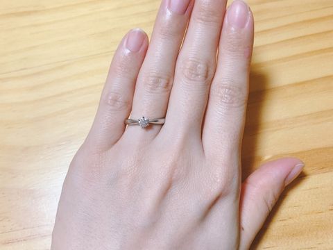【アイプリモ(I-PRIMO)の口コミ】 元々、婚約指輪のデザインとしてストレート型の6本爪、立て爪でも高さのな…