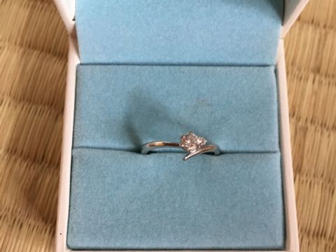 【ジュエリーツツミ(JEWELRY TSUTSUMI)の口コミ】 デザインが気に入りました。リングがひねっているものやダイヤが３つつい…