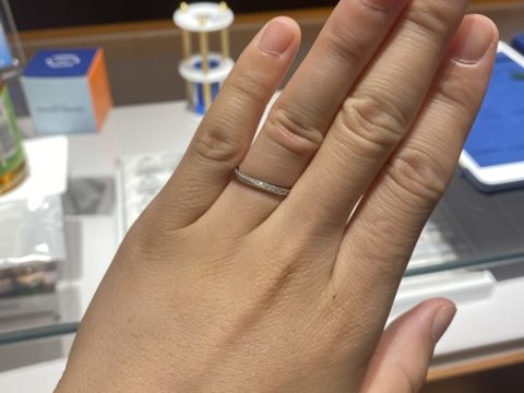 【銀座ダイヤモンドシライシの口コミ】 プラチナの指輪です。とても、ダイヤの輝きが美しかったです。細身の指輪…
