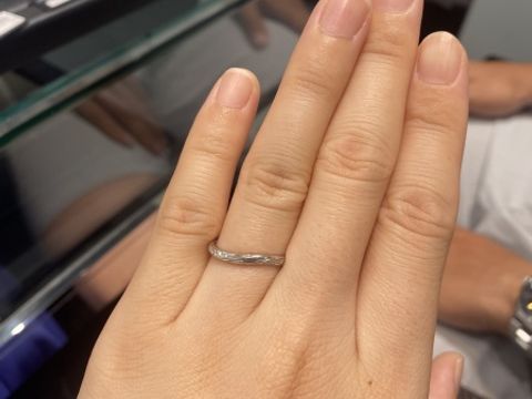 【ラザール ダイヤモンド(LAZARE DIAMOND)の口コミ】 婚約指輪と同じブランドがいいという思いが強かったのもそうですが、他の…