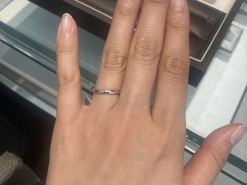 【アイプリモ(I-PRIMO)の口コミ】 指輪のデザインはシンプルでストレートやウェーブ、Vの形の物が選べて着け…