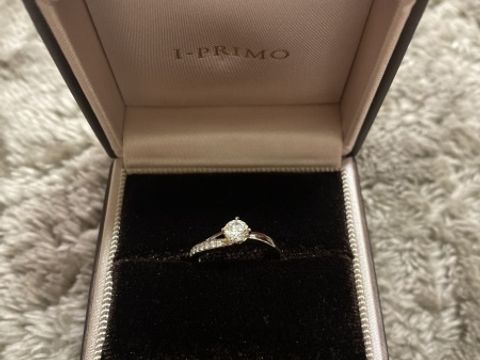 【アイプリモ(I-PRIMO)の口コミ】 デザインが珍しく、結婚指輪との相性も良かったので選びました。ウェーブ…