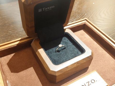 【TANZO.(鍛造指輪)の口コミ】 オーダーメイドゆえのデザインの自在性、そして傷つきにくく石が落ちにく…