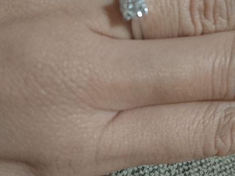 【ハリー・ウィンストン(Harry Winston)の口コミ】 婚約指輪と聞いて誰もが想像するような一粒石が理想だった。ティファニー…