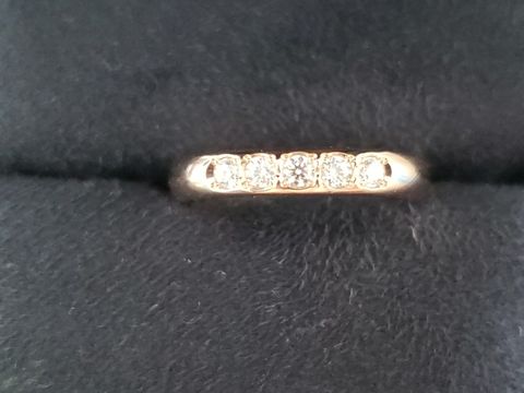 【ラザール ダイヤモンド(LAZARE DIAMOND)の口コミ】 ダイヤがとてもきれいで、肌馴染みのよいピンクゴールドでした。自分の手…