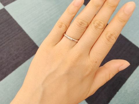 【銀座ダイヤモンドシライシの口コミ】 シンプルでありながら、少し個性のあるデザインの指輪を探していました。…