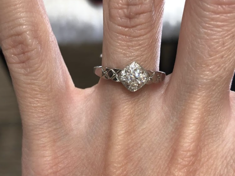 【シャネル(CHANEL)の口コミ】 憧れのシャネルの指輪ですごく素敵です。
リングの部分がシャネルらしく真…