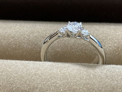 【ラザール ダイヤモンド(LAZARE DIAMOND)の口コミ】 「絶対このブランドで」と決めていたわけではなく、お店をふらふらして決…