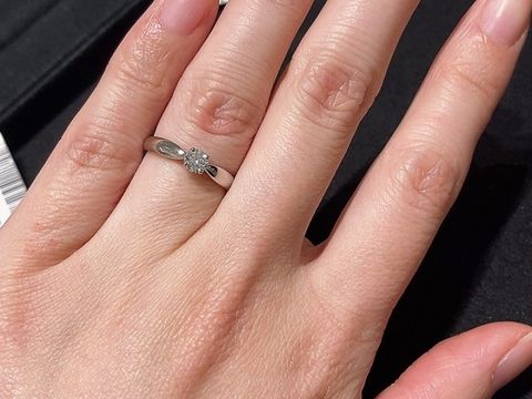 【ティファニー(Tiffany & Co.)の口コミ】 ハーモニーという名前の指輪で可愛らしい雰囲気のデザインです。台座が低…