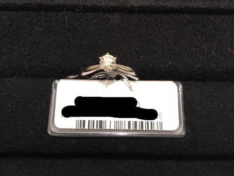 【TASAKI(タサキ)の口コミ】 6本爪のシンプルなソリティアリングなので女性らしく可愛らしい雰囲気のデ…