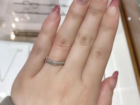 【ブルガリ(BVLGARI)の口コミ】 エレガントなデザインで年齢を重ねても違和感なく付けられそうだと思いま…