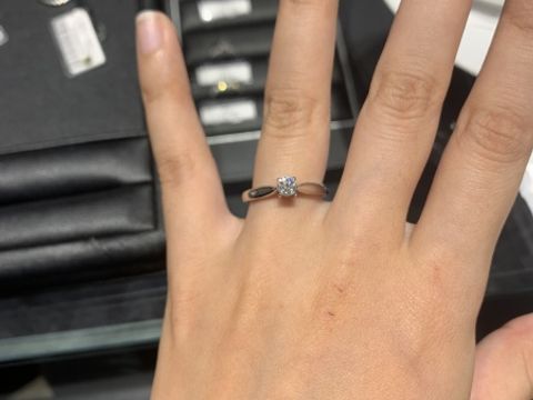 【エクセルコダイヤモンド(EXELCO DIAMOND)の口コミ】 海外ハイブランドから国内ブランドまで10店舗ほど周りました。ダイヤがと…