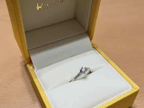 【ケイウノ ブライダル(K.UNO BRIDAL)の口コミ】 希望の価格帯をお伝えし、色々なデザインの指輪を一気に出して下さり、2人…