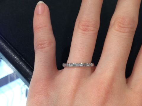 【ブルーリバー(BLUERIVER)の口コミ】 結婚指輪は毎日身に付ける物だから、石がたくさんついていて、人とは違っ…