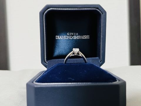 【銀座ダイヤモンドシライシの口コミ】 ソリティアタイプ、アームにメレダイヤ、アームが中心に向かって細くなっ…