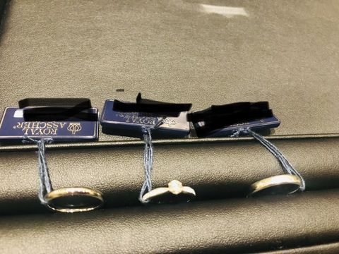 【ROYAL ASSCHER(ロイヤル・アッシャー)の口コミ】 ソリティアタイプ、アーム半周にメレダイヤ、アームが中心に向かって細く…