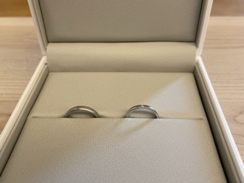 【NIESSING(ニーシング)の口コミ】 着け心地です。
鍛造で作られているのも決め手になりました。
2人で色々と…