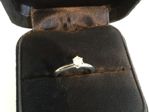 【ティファニー(Tiffany & Co.)の口コミ】 昔から婚約指輪はティファニーがいいなぁと常々思っていました！カルティ…