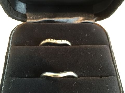 【ティファニー(Tiffany & Co.)の口コミ】 婚約指輪とセットで重ねづけしたかったので、こちらにしました。流れるよ…