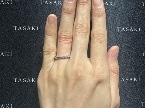 【TASAKI(タサキ)の口コミ】 エタニティで探していましたが、繊細なラインが美しく、見惚れました。細…