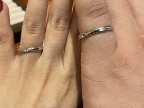 【TRECENTI(トレセンテ)の口コミ】 指輪の内側が丸く加工されており、はめた時に違和感なく付け外しも楽で、…