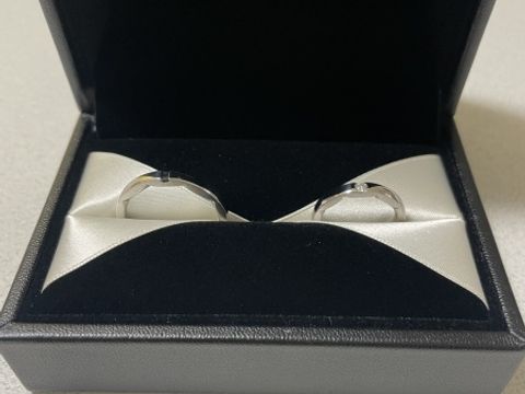 【エクセルコダイヤモンド(EXELCO DIAMOND)の口コミ】 指輪のデザインがシンプルでありながら他のものと違っていたことと、一つ…