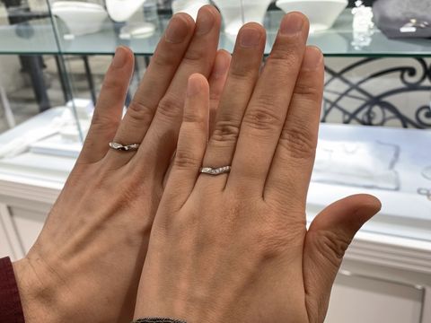 【STAR JEWELRY(スタージュエリー)の口コミ】 スタージュエリーで取り扱っているV字の指輪です。メレダイヤモンドがつい…
