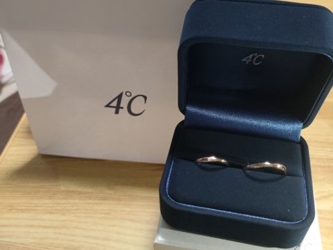 【4℃ BRIDAL(ヨンドシーブライダル)の口コミ】 ピンクゴールドの結婚指輪を探しており、4℃さんで絶妙にウェーブしていて…