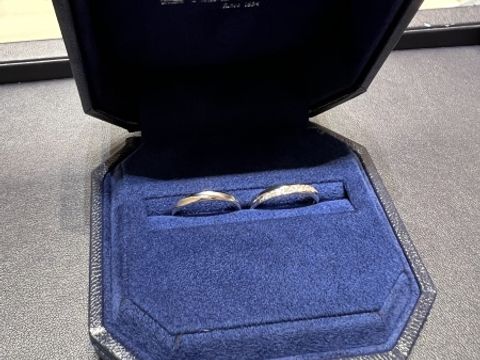 【ROYAL ASSCHER(ロイヤル・アッシャー)の口コミ】 ダイヤモンドがふんだんに使われており、着用時に前面からダイナが切れる…