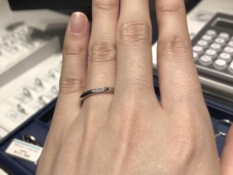 【銀座ダイヤモンドシライシの口コミ】 他のブランドでも指輪を見ましたが、ダイヤの輝きが素晴らしいと感じまし…