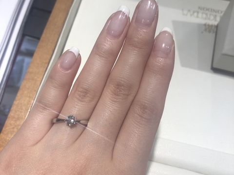 【エクセルコダイヤモンド(EXELCO DIAMOND)の口コミ】 デザインは可愛いものが多かったです。写真の指輪もダイヤが映え、大きく…