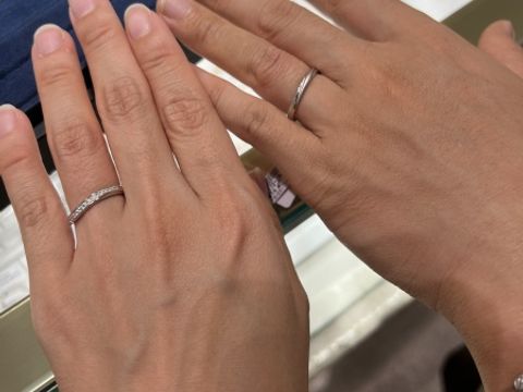 【4℃ BRIDAL(ヨンドシーブライダル)の口コミ】 ・艶消しのデザインがとてもかっこよく、また、フィット感もある商品だっ…