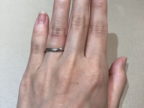 【カルティエ(Cartier)の口コミ】 かなりシンプルなデザインでした。指が短く、水かきもかなりあるゆびだっ…