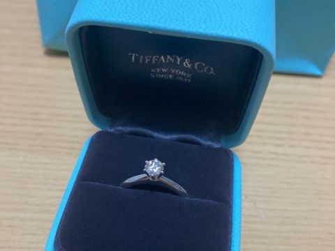 【ティファニー(Tiffany & Co.)の口コミ】 ダイヤが目立つデザインが気に入りました。せっかくの婚約指輪なので、ザ&…