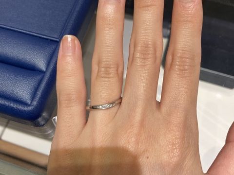 【銀座ダイヤモンドシライシの口コミ】 指が短く、水かきもある指なので、ストレートタイプは似合わず、こちらを…