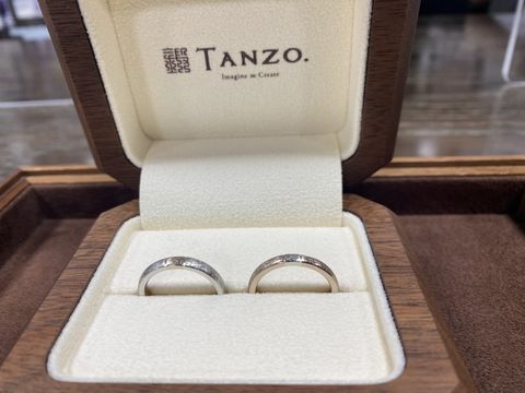 【TANZO.(鍛造指輪)の口コミ】 他の店舗も見てそこで気になる形があり、
それをイメージして、お互いの想…