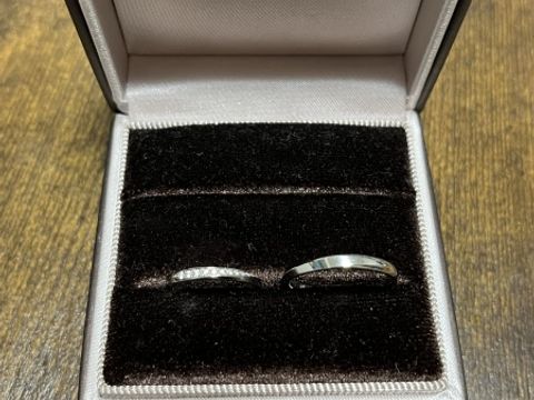 【アイプリモ(I-PRIMO)の口コミ】 小さなダイヤのついた婚約指輪と重ね付けしても合うような指輪を探してい…