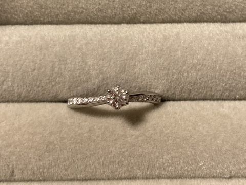 【4℃ BRIDAL(ヨンドシーブライダル)の口コミ】 自分のこだわりと相手のイメージにぴったりだった。
デザインも、永遠の無…