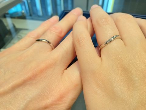 【銀座ダイヤモンドシライシの口コミ】 シンプルなデザインのものを探していましたが、何も無いものだと飽きそう…