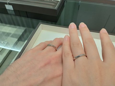 【アイプリモ(I-PRIMO)の口コミ】 女性用は石が側面にも入っているので、正面だけでなくキラキラ輝いている…