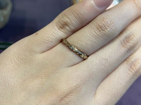 【AFFLUX(アフラックス)の口コミ】 シャンパンゴールドでデザイン性が高く、全く被らないデザインで可愛かっ…