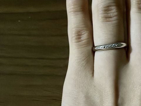 【ケイウノ ブライダル(K.UNO BRIDAL)の口コミ】 探し始めはつけ心地だけにこだわって探していたのですが、一生着けるもの…