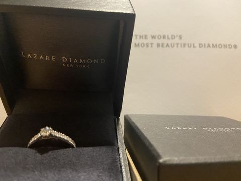 【ラザール ダイヤモンド(LAZARE DIAMOND)の口コミ】 指輪のデザイン。婚約指輪などで特別な日やデートにつけて欲しく、とにか…