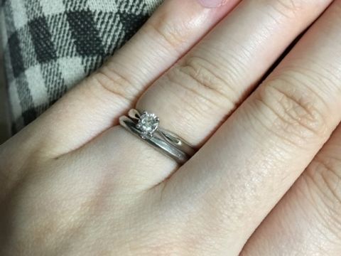 【AFFLUX(アフラックス)の口コミ】 盾詰めのシンプルなタイプの婚約指輪がほしくて探していました。婚約指輪…