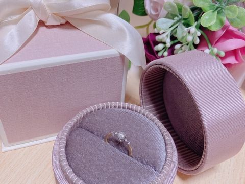 【LOVE NOTESの口コミ】 華奢なデザインなのにしっかり華やかなところです。

指が細いため、ウェ…